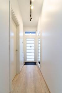 Season Surprise Apartment, By Cohost