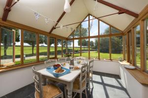 Mowhay Barn - Woodburner & Hot tub