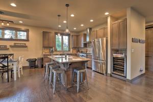 Luxury Suncadia Resort Retreat w Private Hot Tub!