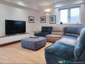 Orion House - Luxury Apartment overlooking Milford Marina, Pembrokeshire