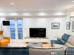 Orion House - Luxury Apartment overlooking Milford Marina, Pembrokeshire