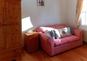 Castle Cottage By The Beach