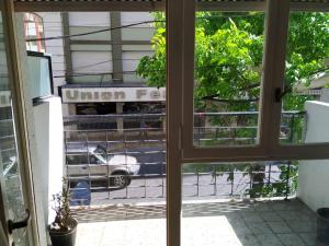 Depto. 3 AMBIENTES con balcón a la calle 2 cuadras de la playa