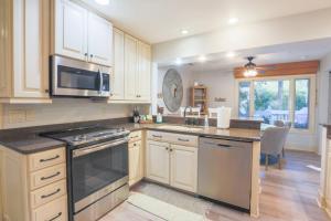 Holiday Home room in Whale of a Time