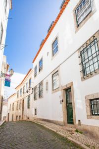 Alfama Delight Panoramic River and Historic City Views 3 Bedrooms and 2 Bathrooms AC 18th Century Building