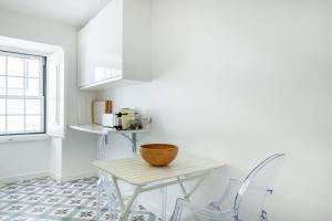 Alfama Delight Panoramic River and Historic City Views 3 Bedrooms and 2 Bathrooms AC 18th Century Building