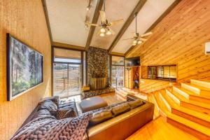 Three Bedroom House room in Hillside Hideaway