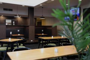 Park Avenue Hotel Motel