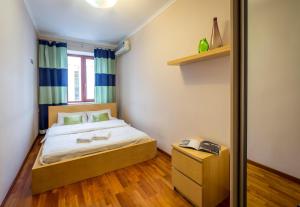 Standard Apartment - Triokhsviatytelska Str., 3 room in Central Apartments Maidan Area