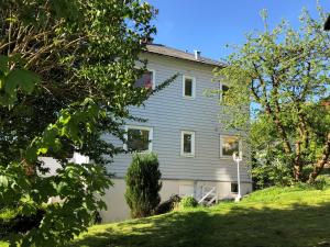 # 1 Mountain View with free street parking