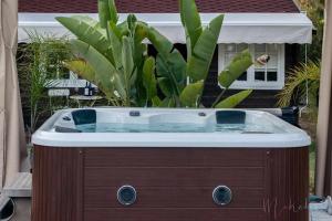 Bungalow espectacular garaje, piscina y jacuzzi