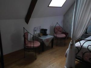 Maisons d'hotes Le Clos des Tilleuls D Day Home 2 Chambres d'hotes 1 suite avec un sauna privatif et 1 suite avec 1 balneotherapie privative et petit dejeuner inclus et 1 Gite pour 3 personnes sans petit dejeuner, en supplement option SPA bain a remous : photos des chambres