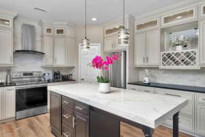 Spectacular Singe-Family Home with Pool & Amenities