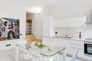 Sarzana White Apartment nel Centro Storico