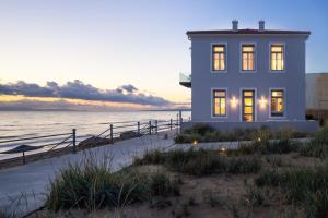  Beachfront Villa for 10 room in Dexamenes Seaside Hotel