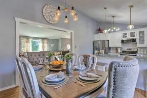 Hot Tub, Fire Pit and Resort Perks Tobyhanna Home! - Cresco