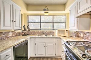 Hot Springs Condo on Lake Hamilton with Resort Perks