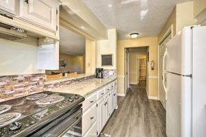 Hot Springs Condo on Lake Hamilton with Resort Perks