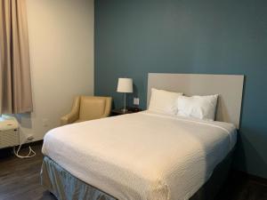 Single Room with Bathroom room in WoodSpring Suites Pecos