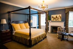 King Room with Garden View room in Providence Manor House Bed & Breakfast