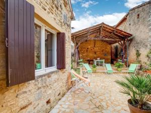 Maisons de vacances Spacious Holiday Home in Saint Martin le Redon with Garden : photos des chambres