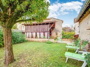 Maisons de vacances Spacious Holiday Home in Saint Martin le Redon with Garden : photos des chambres