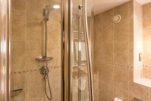 Superior Twin Room room in Hellidon Lakes Hotel
