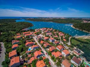 Beautiful-Banjole-Beachside-Apartment-A1-150m-from-the-beach 