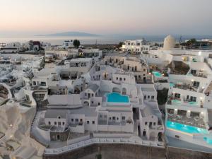 Magnifique Suites Santorini Greece