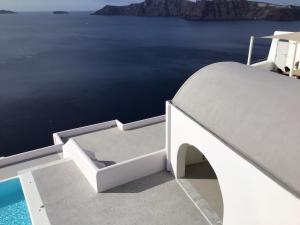 Magnifique Suites Santorini Greece