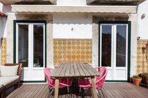 Alfama Terrace Best River and Historic City View Spacious and Charming Ground Floor 18th Century Building