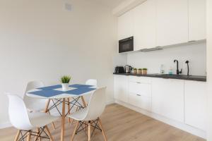 Koszykowa Exquisite Apartment by BookingHost