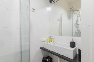 Koszykowa Exquisite Apartment by BookingHost