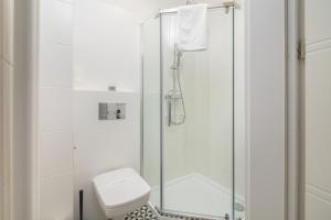 Koszykowa Exquisite Apartment by BookingHost