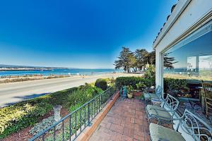 Three-Bedroom House room in Surfside Spanish-Style Home - Epic Views & Hot Tub home
