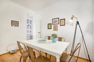 Spacious Bairro Alto Apartment With Courtyard, By TimeCooler