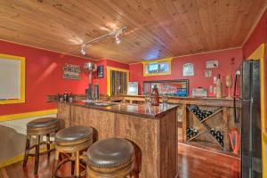Stylish Suburban Home w Pool! 10 Mi to Royal Mtn