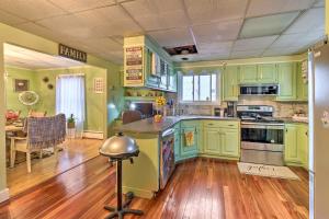 Stylish Suburban Home w Pool! 10 Mi to Royal Mtn