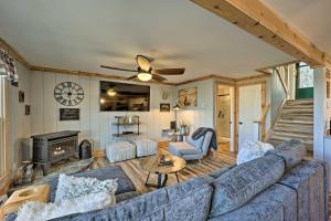 1 Mi to Ski! Condo w/ Indoor Pool in Beech Mtn