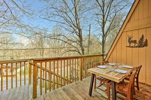 1 Mi to Ski! Condo w Indoor Pool in Beech Mtn