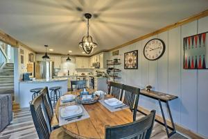 1 Mi to Ski! Condo w Indoor Pool in Beech Mtn