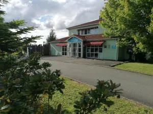 Kyriad Direct Saintes - 热莫扎克