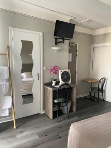 Hotels Hotel Cafe les Fleurs : photos des chambres