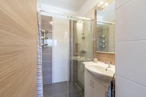 Apart sa Terasom 250m od Plaže,Parking,Wi Fi,Roštilj