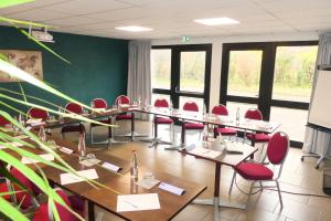 Hotels Kyriad Lyon Sud - Saint Genis Laval : photos des chambres