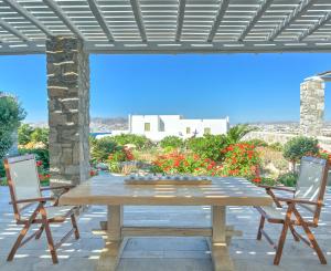 Kanalia Villa Sleeps 10 with Pool and Air Con Myconos Greece