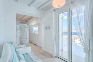 Kanalia Villa Sleeps 10 with Pool and Air Con Myconos Greece