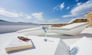 Ano Mera Villa Sleeps 8 with Pool and Air Con Myconos Greece