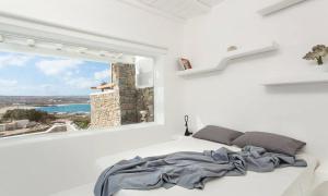 Ano Mera Villa Sleeps 8 with Pool and Air Con Myconos Greece