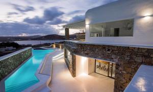 Ano Mera Villa Sleeps 8 with Pool and Air Con Myconos Greece